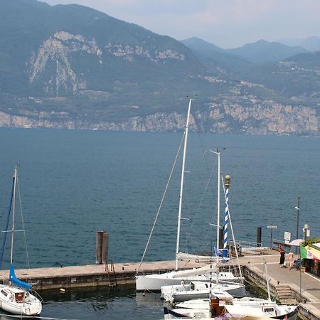 Hotel Danieli La Castellana Lago Di Garda Бренцоне-суль-Гарда Экстерьер фото