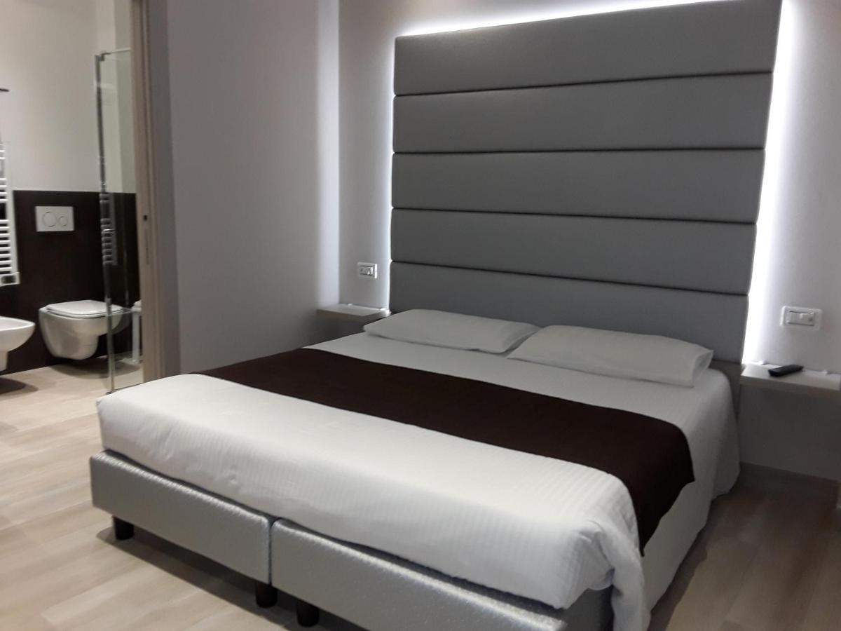 Hotel Danieli La Castellana Lago Di Garda Бренцоне-суль-Гарда Экстерьер фото