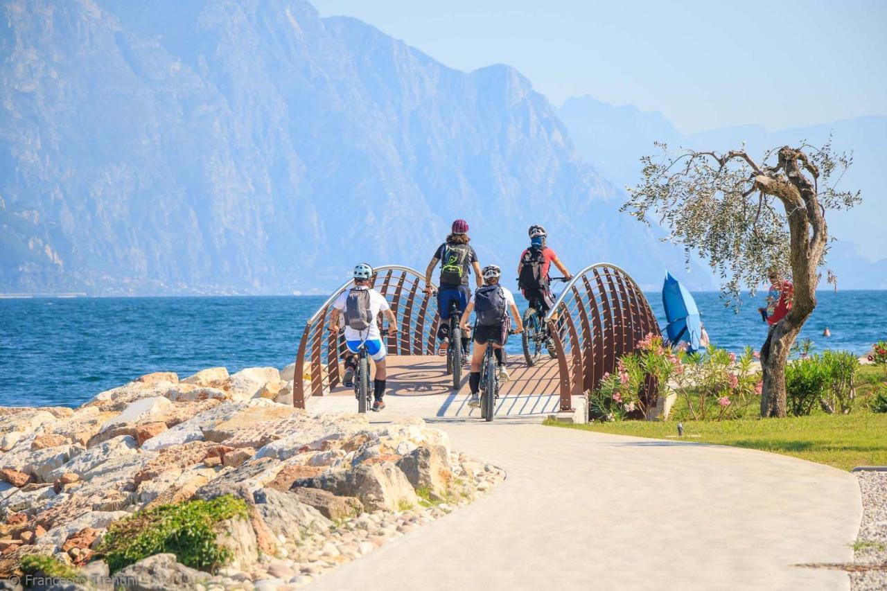 Hotel Danieli La Castellana Lago Di Garda Бренцоне-суль-Гарда Экстерьер фото