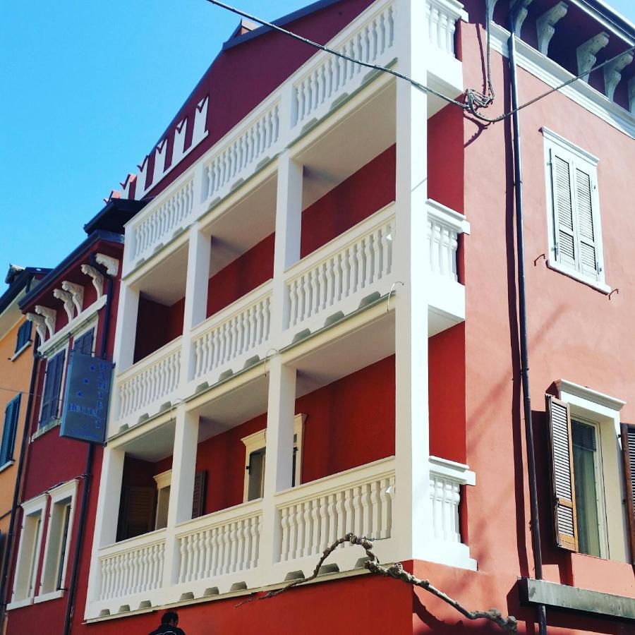 Hotel Danieli La Castellana Lago Di Garda Бренцоне-суль-Гарда Экстерьер фото
