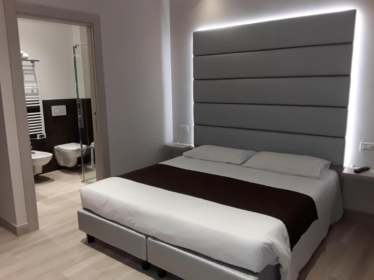 Hotel Danieli La Castellana Lago Di Garda Бренцоне-суль-Гарда Экстерьер фото