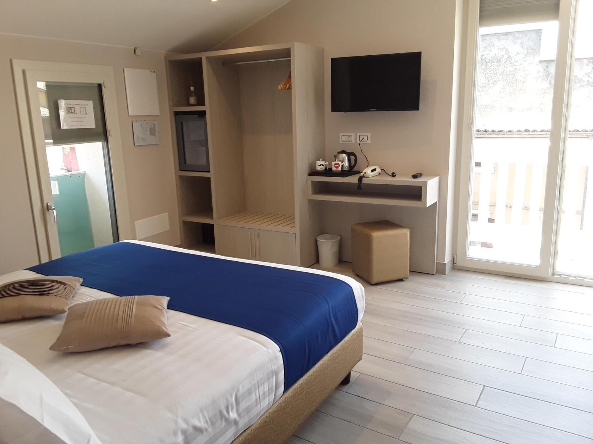 Hotel Danieli La Castellana Lago Di Garda Бренцоне-суль-Гарда Экстерьер фото