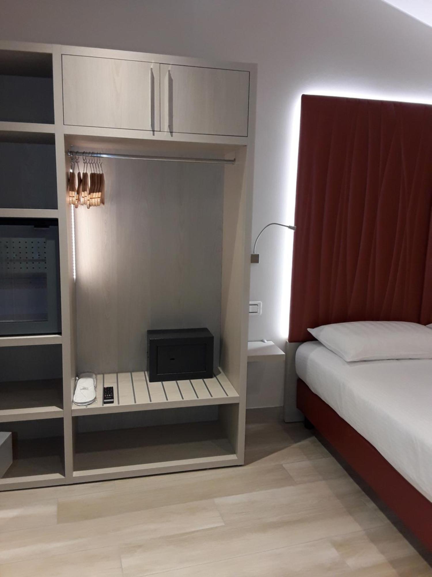 Hotel Danieli La Castellana Lago Di Garda Бренцоне-суль-Гарда Экстерьер фото