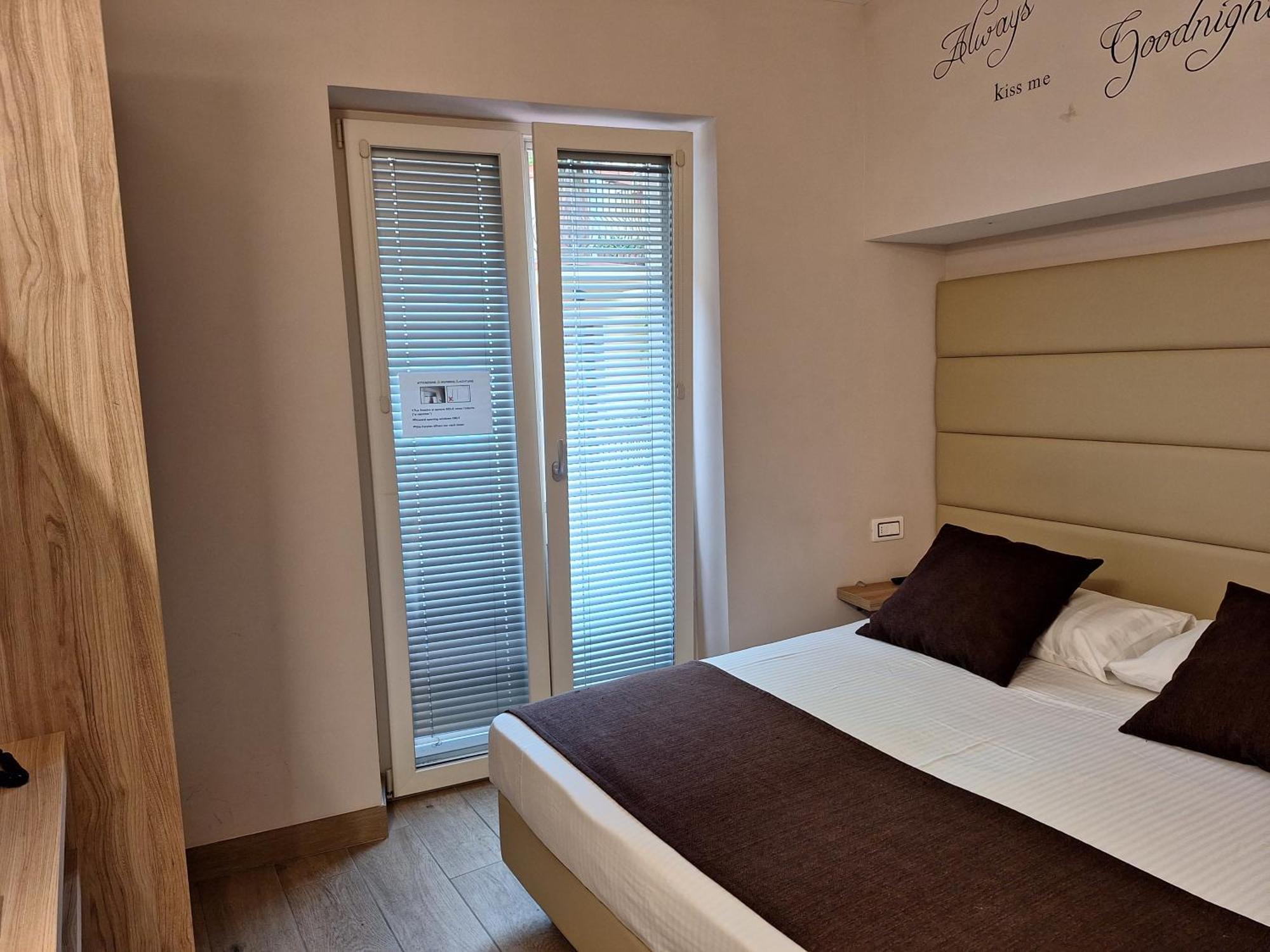 Hotel Danieli La Castellana Lago Di Garda Бренцоне-суль-Гарда Экстерьер фото