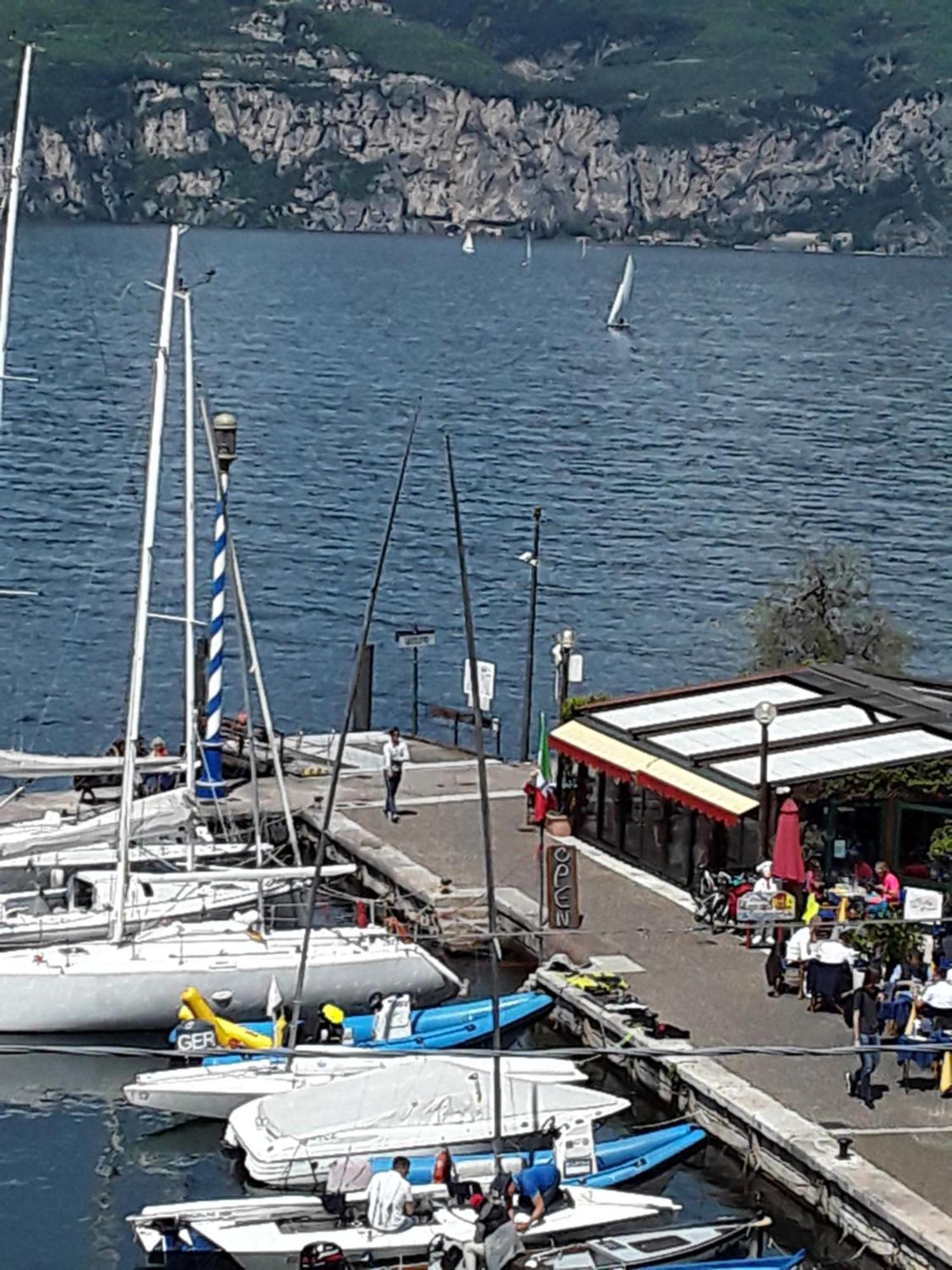 Hotel Danieli La Castellana Lago Di Garda Бренцоне-суль-Гарда Экстерьер фото