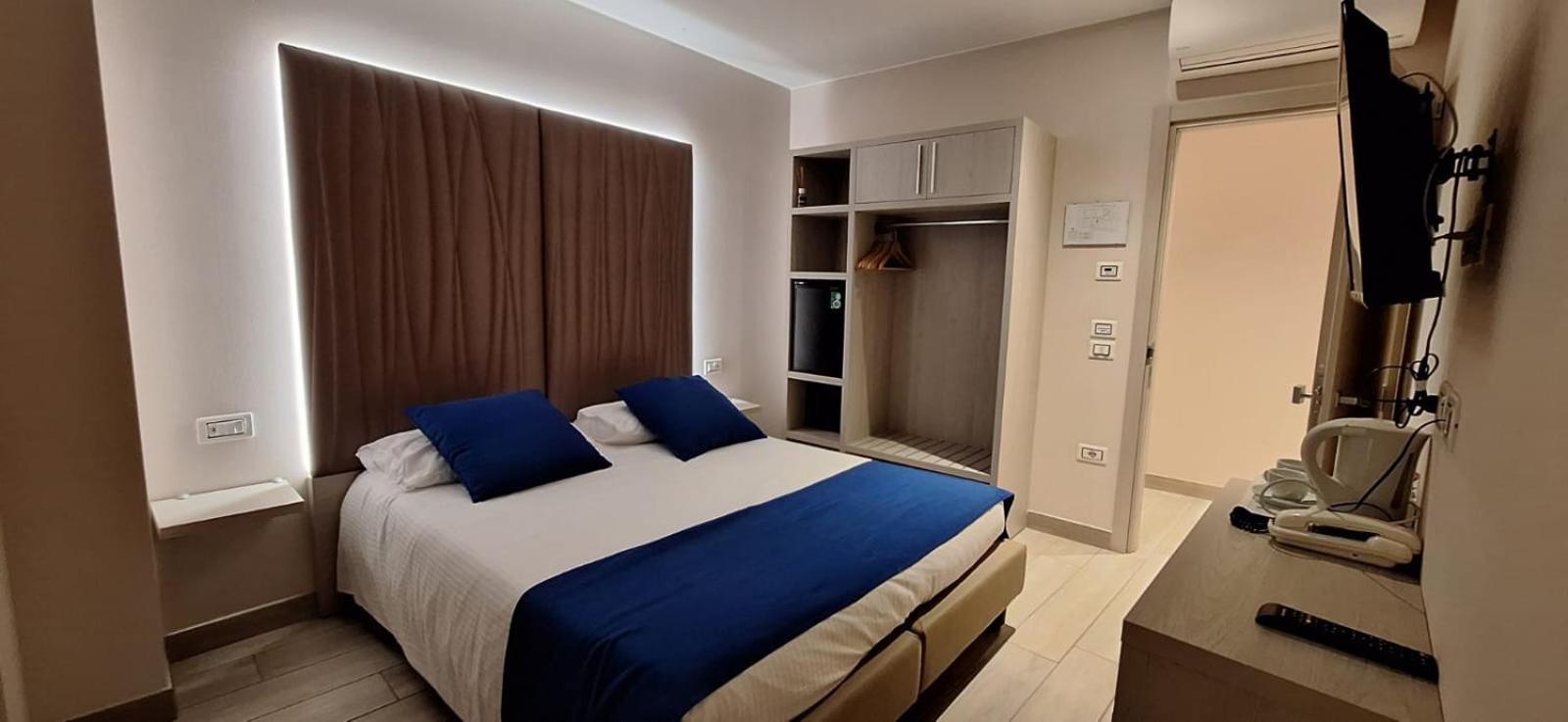 Hotel Danieli La Castellana Lago Di Garda Бренцоне-суль-Гарда Экстерьер фото