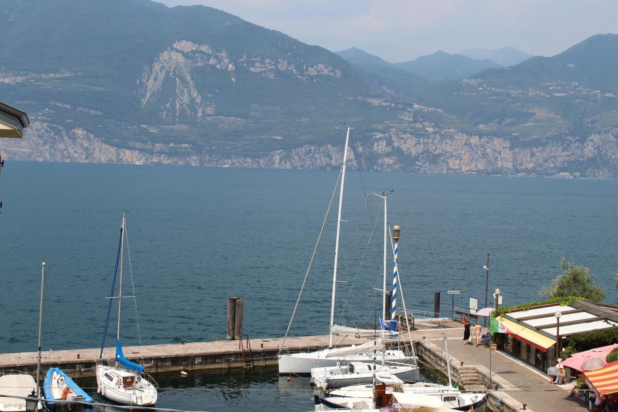 Hotel Danieli La Castellana Lago Di Garda Бренцоне-суль-Гарда Экстерьер фото