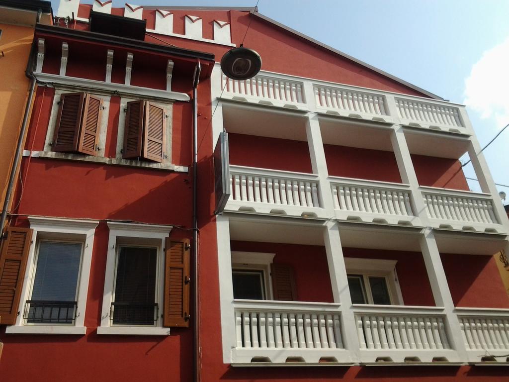 Hotel Danieli La Castellana Lago Di Garda Бренцоне-суль-Гарда Экстерьер фото