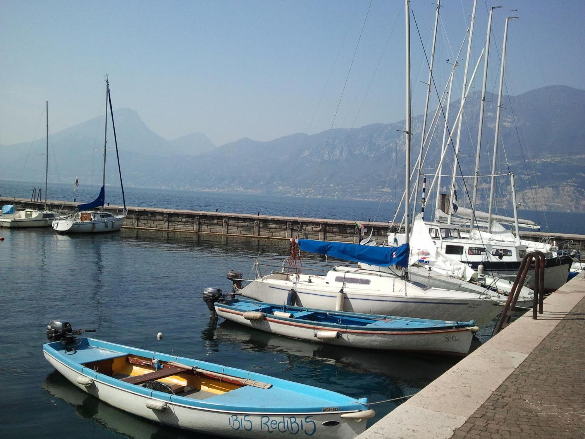 Hotel Danieli La Castellana Lago Di Garda Бренцоне-суль-Гарда Экстерьер фото
